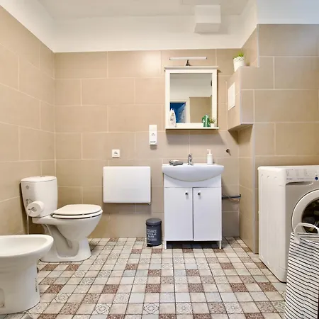 By Hi5- Rózsa Street