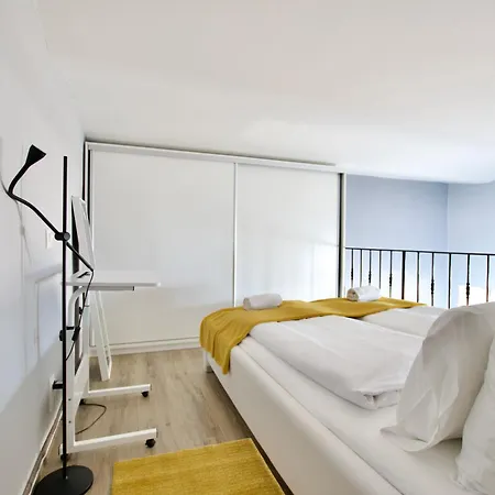 By Hi5- Rozsa Street