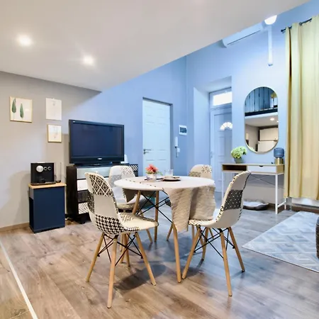 By Hi5- Rozsa Street